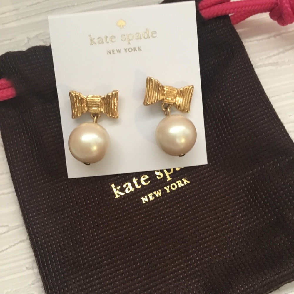 ✨NWT Kate Spade Wrapped Gold Bow Pearl Earring